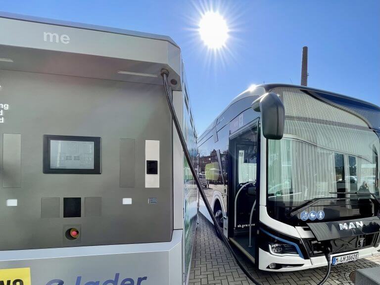 me energy Rapid Charger lädt E-Bus