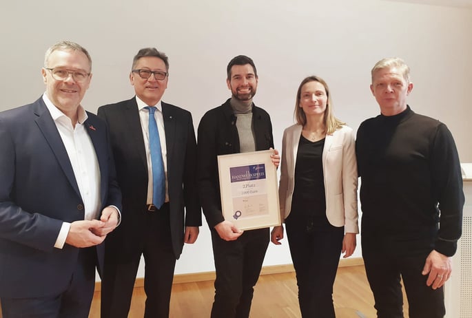 Überreichung der Urkunde an me energy