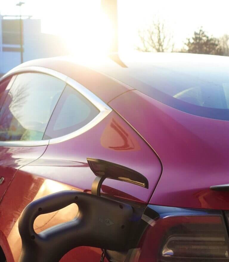 Rapid_Charger_150_lädt_E-Autos_Stromnetzunabhängig